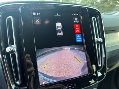 Used 2023 Volvo XC40 B5 Core w/ Convenience Package image 25