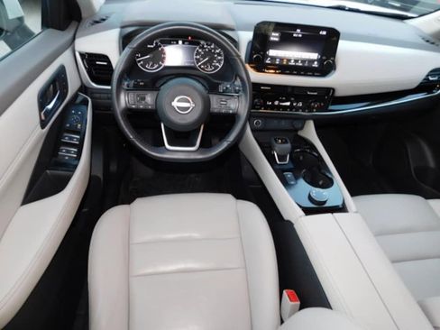 Used 2023 Nissan Rogue SL w/ SL Premium Package image 3