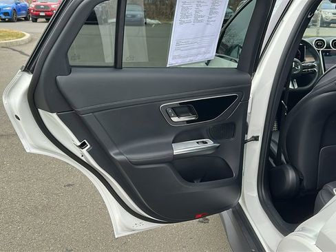 Used 2024 Mercedes-Benz GLC 300 4MATIC image 19