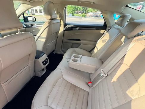Used 2017 Ford Fusion SE w/ Fusion SE Technology Package FWD image 14