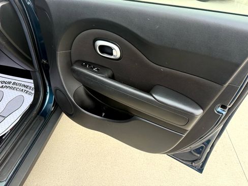 Used 2017 Kia Soul + image 15