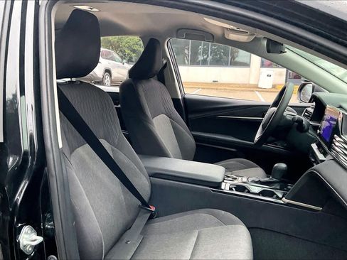 Used 2025 Toyota Camry LE FWD image 9