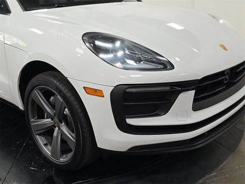 Used 2024 Porsche Macan image 12