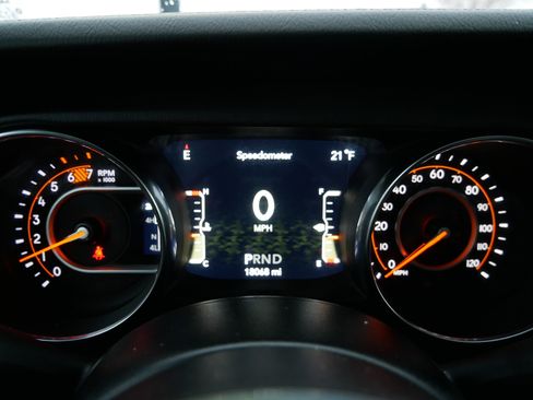 Used 2020 Jeep Wrangler Unlimited Sahara image 27