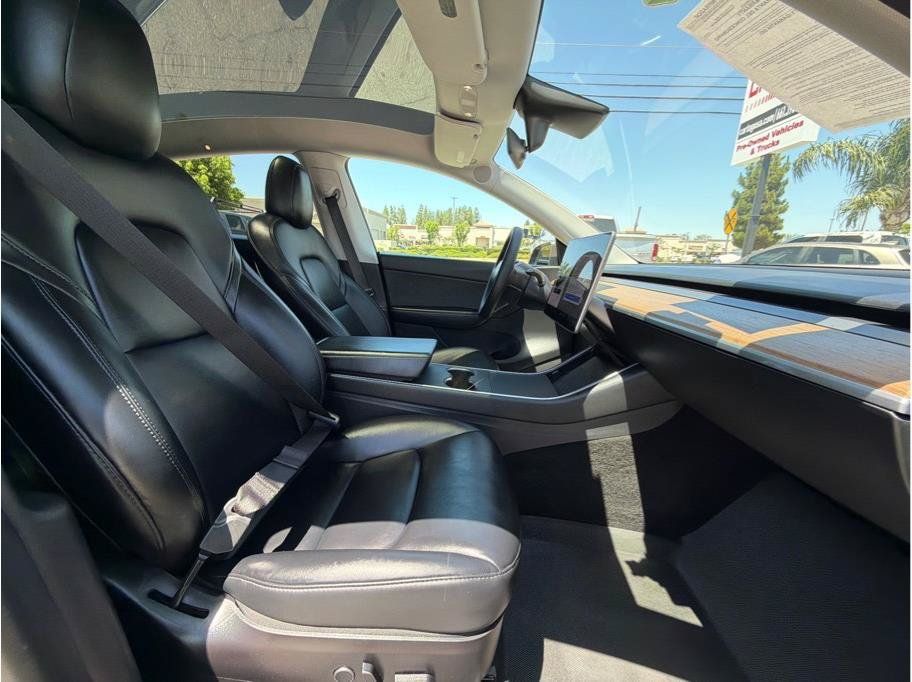 Used 2021 Tesla Model Y Long Range AWD/4WD image 14