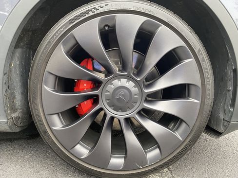 Used 2023 Tesla Model Y Performance image 13