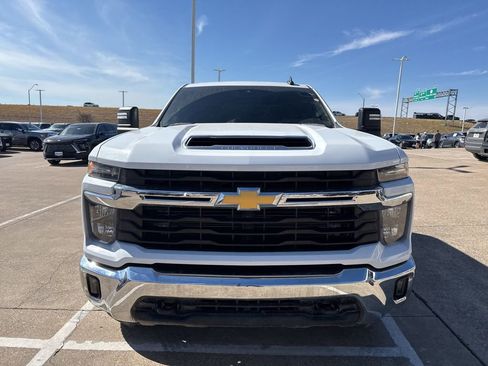 Used 2024 Chevrolet Silverado 2500 LT image 2