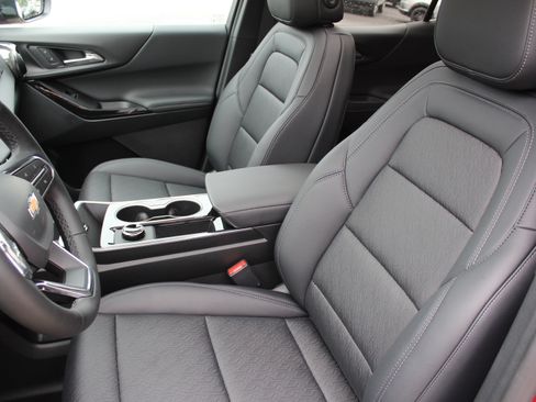 New 2026 Chevrolet Equinox LT w/ Convenience Package II AWD/4WD image 9