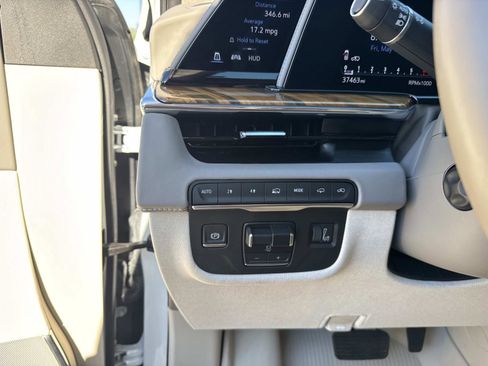 Certified 2024 Cadillac Escalade Sport Platinum w/ LPO, ONYX Package AWD/4WD image 34