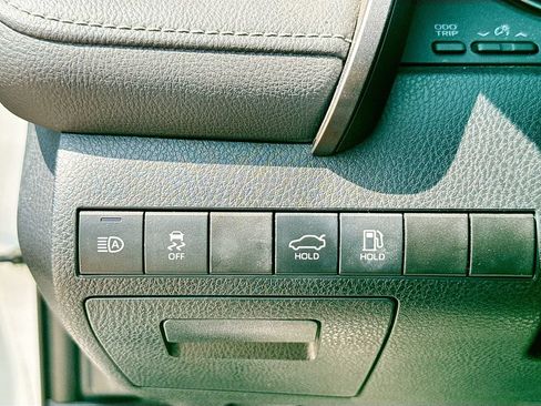 Used 2022 Toyota Camry SE FWD image 19