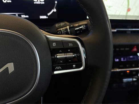 Used 2023 Kia Carnival SX image 29