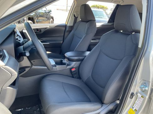 Used 2023 Toyota RAV4 LE FWD image 18