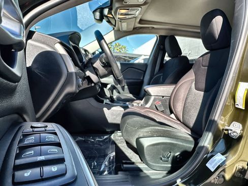 Used 2016 Jeep Cherokee 75th Anniversary image 15