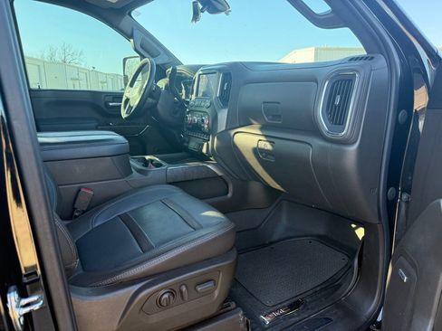 Used 2023 GMC Sierra 2500 Denali w/ Denali Black Diamond Edition AWD/4WD image 8