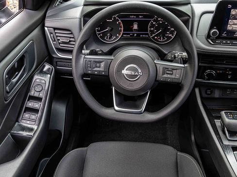 Used 2024 Nissan Rogue S image 17