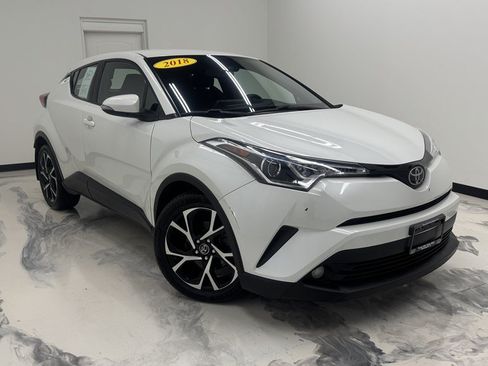 Used 2018 Toyota C-HR XLE FWD image 2