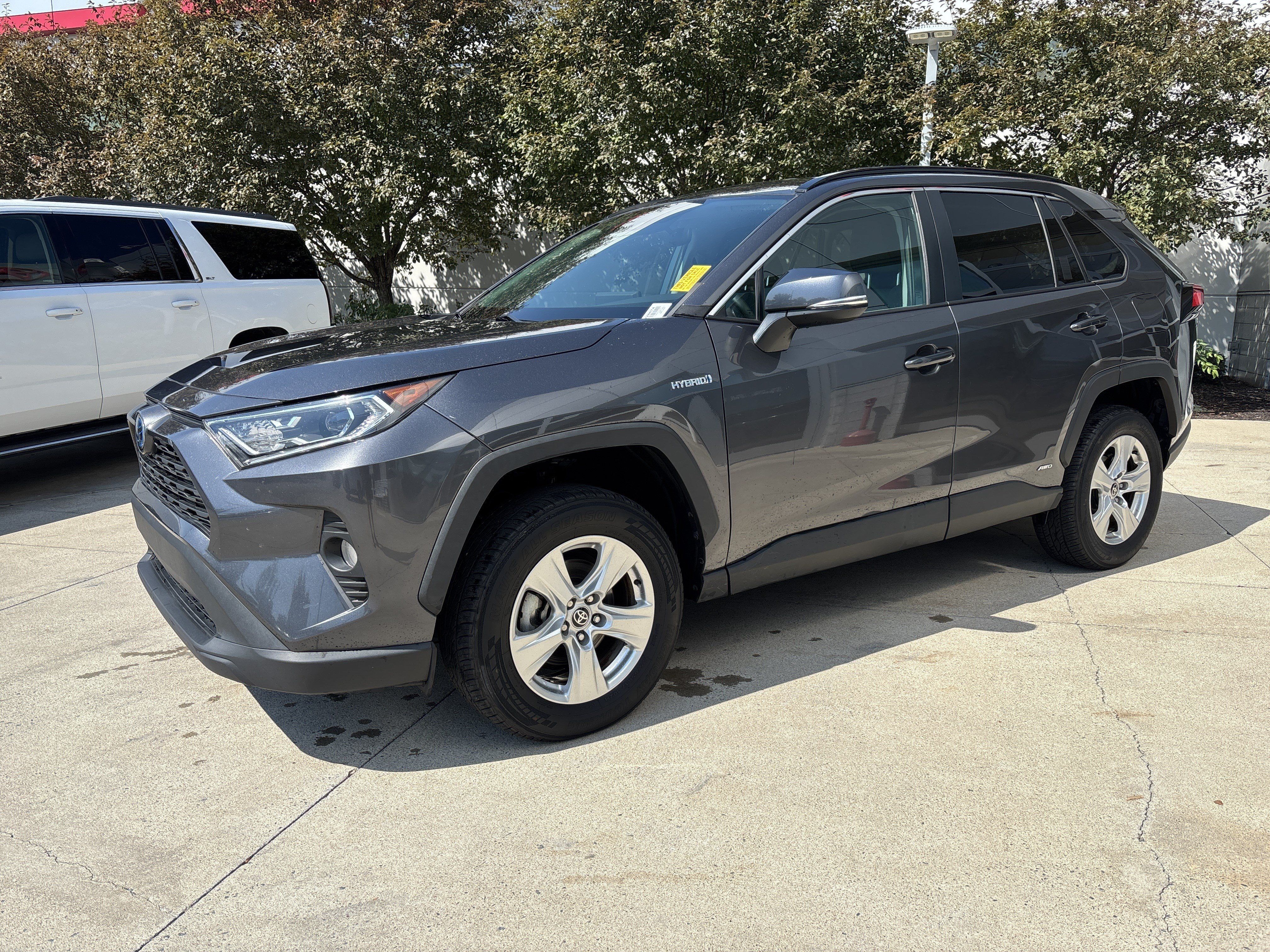 Used 2021 Toyota RAV4 XLE AWD/4WD image 3