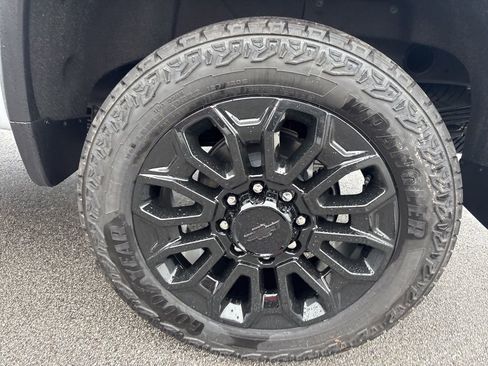 New 2026 Chevrolet Silverado 2500 High Country w/ High Country Premium Package AWD/4WD image 11