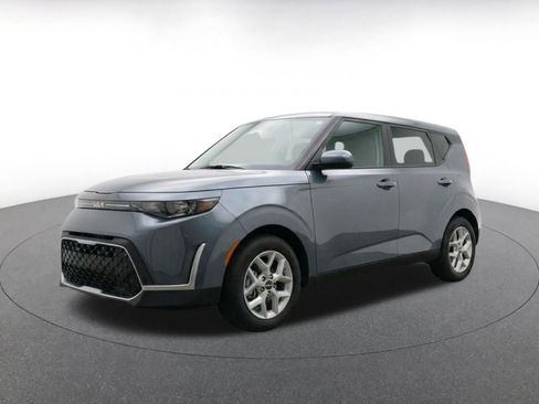 Used 2025 Kia Soul LX w/ LX Technology Package FWD image 3