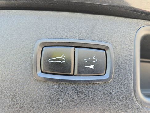 Used 2020 Porsche Macan AWD/4WD image 15