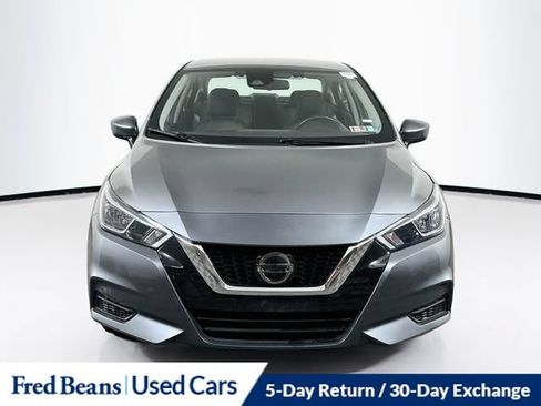 Used 2022 Nissan Versa SV FWD image 2
