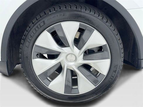 Used 2021 Tesla Model Y Long Range image 59