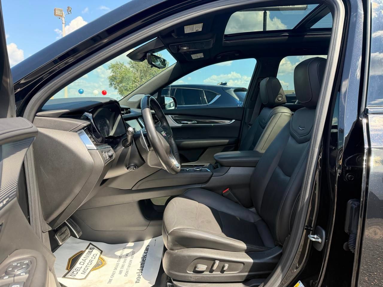 Used 2023 Cadillac XT6 Sport w/ LPO, ONYX Package AWD/4WD image 7