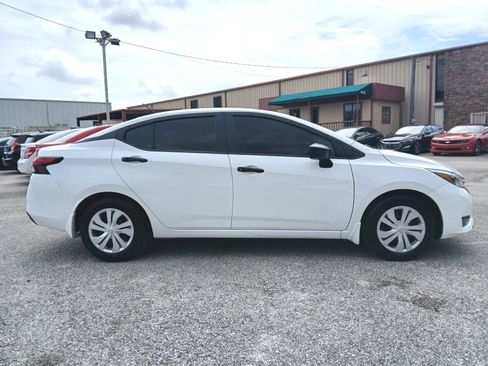 Used 2025 Nissan Versa S w/ Trunk Package FWD image 4