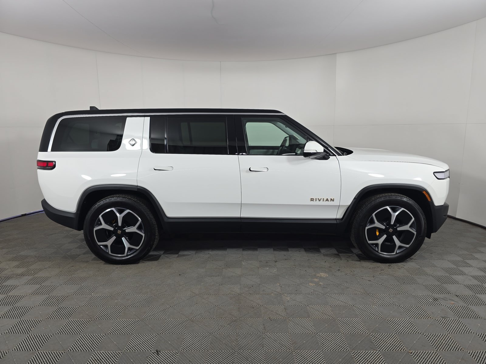 Used 2024 Rivian R1S Adventure Quad AWD/4WD image 6
