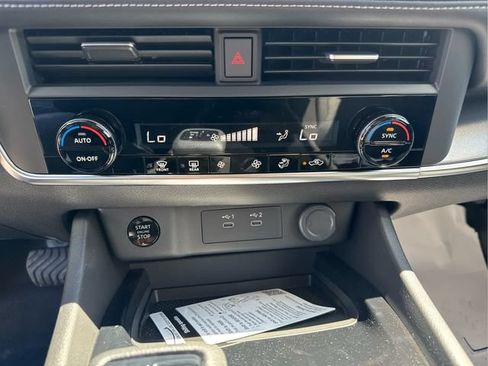 Used 2025 Nissan Rogue SV AWD/4WD image 18