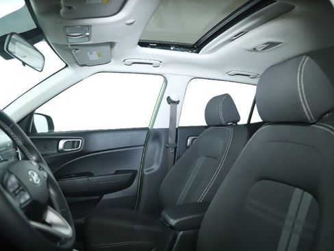 Used 2023 Hyundai Venue SEL FWD image 16