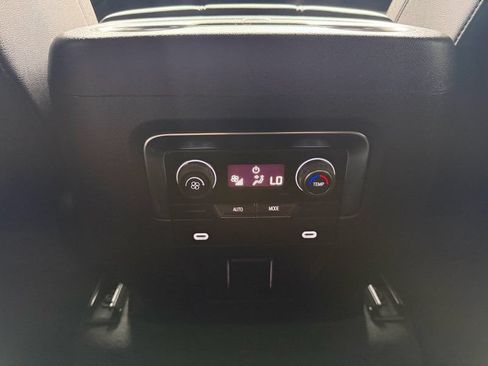 Used 2021 Chevrolet Suburban LT AWD/4WD image 27