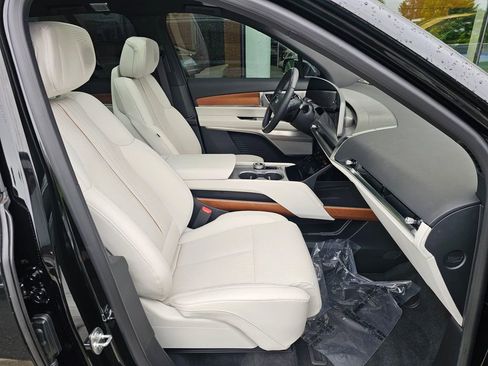 Certified 2026 Cadillac Vistiq Sport AWD/4WD image 11