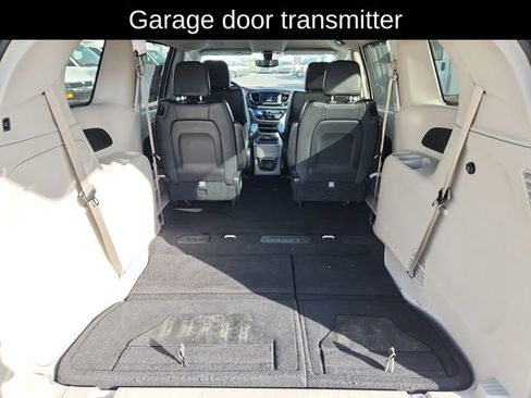 Used 2019 Chrysler Pacifica Touring-L image 33