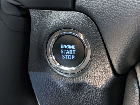 Used 2022 Toyota RAV4 XLE w/ Convenience Package image 18