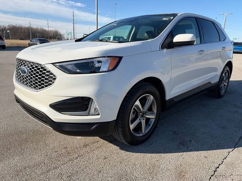 Used 2024 Ford Edge SEL w/ Convenience Package image 3