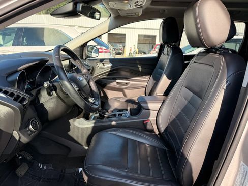 Used 2017 Ford Escape Titanium w/ Equipment Group 301A AWD/4WD image 2