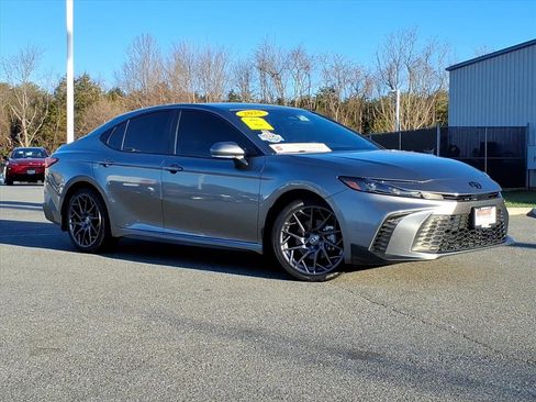 Certified 2025 Toyota Camry SE w/ Convenience Package image 2