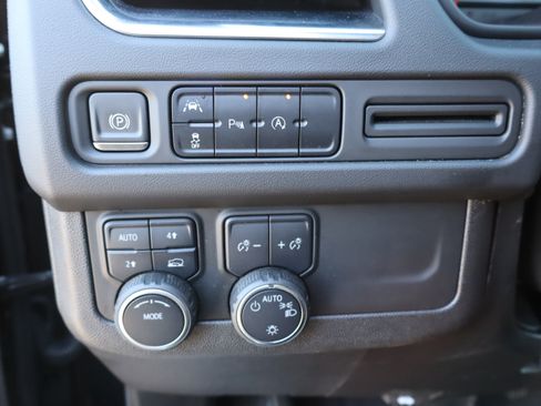 Used 2023 Chevrolet Suburban LT image 20