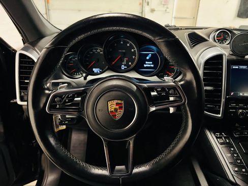 Used 2016 Porsche Cayenne AWD/4WD image 16