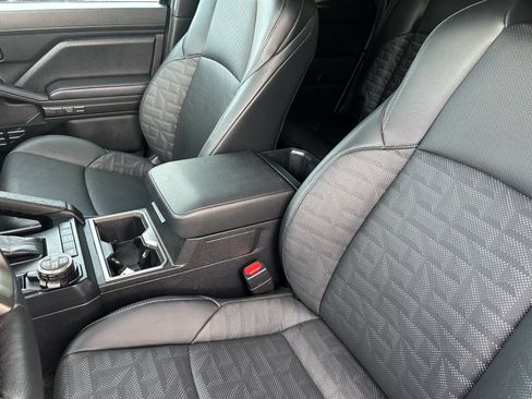 Used 2024 Toyota Tacoma TRD Off-Road w/ TRD Off Road Premium Package AWD/4WD image 19