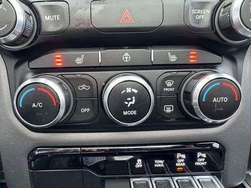 Used 2019 RAM 1500 Big Horn AWD/4WD image 23