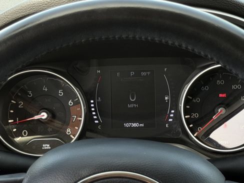 Used 2019 Jeep Compass Latitude FWD image 16