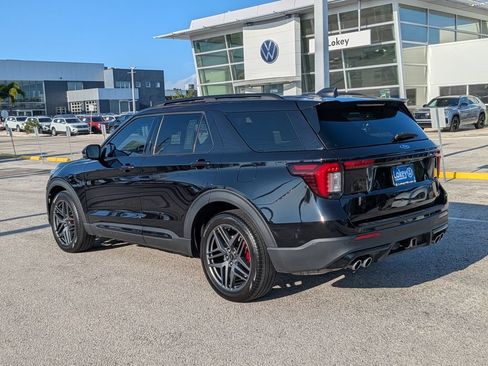 Used 2025 Ford Explorer ST RWD image 4