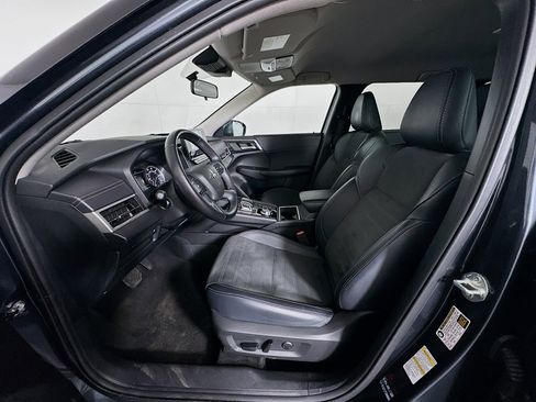 Used 2024 Mitsubishi Outlander SE image 13