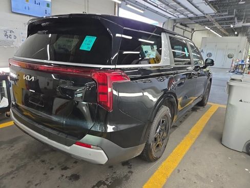 Used 2025 Kia Carnival FWD image 11