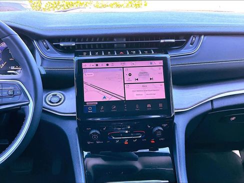 Used 2024 Jeep Grand Cherokee L Limited image 7