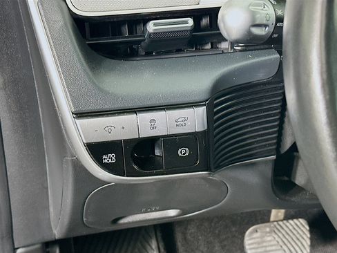 Used 2024 Hyundai Ioniq 5 SEL image 17