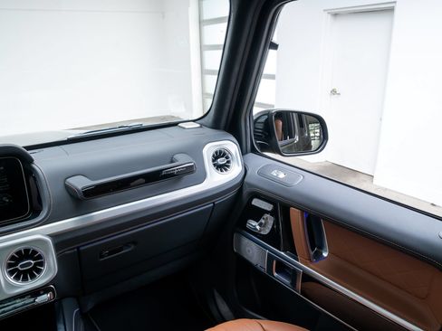 Used 2026 Mercedes-Benz G 63 AMG 4MATIC image 11