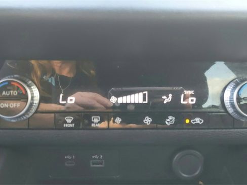 Used 2023 Mitsubishi Outlander SE image 25